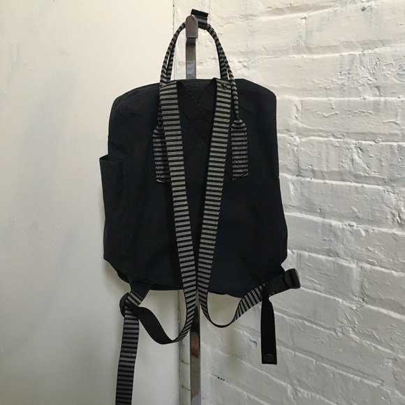 Fjallraven Kanken Regular Size Black Backpack - Picture 3 of 8